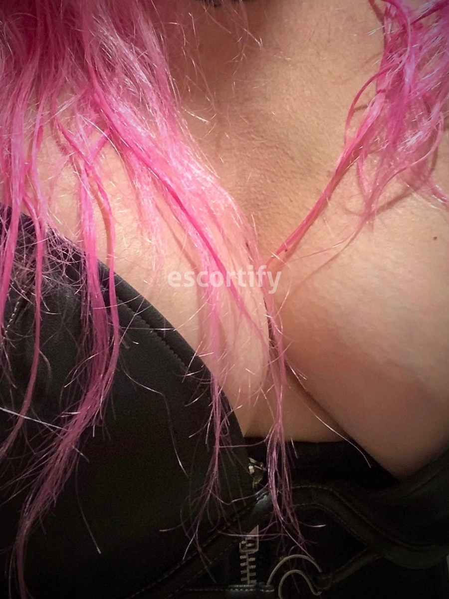 Demi Mondaine